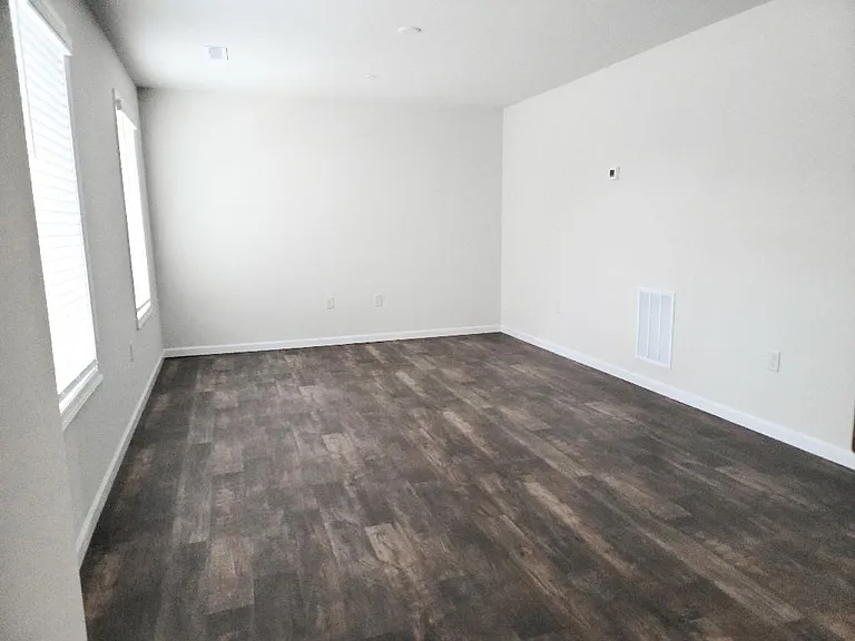 2 Skip Ln — Photo 40