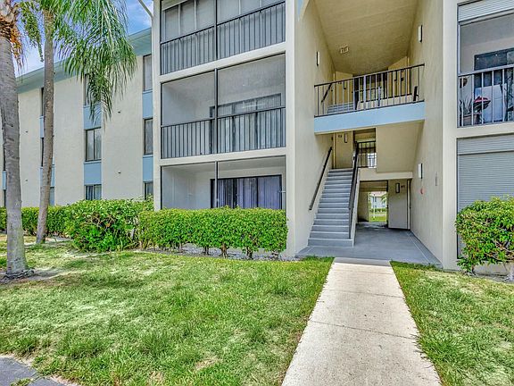 3rd image of 1111 Green Pine Boulevard #E2