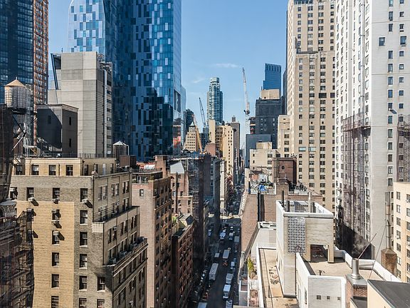 2nd image of 106 Central Park S APT 20N