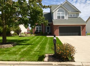 16185 Aspen Hollow Dr, Fenton, MI 48430
