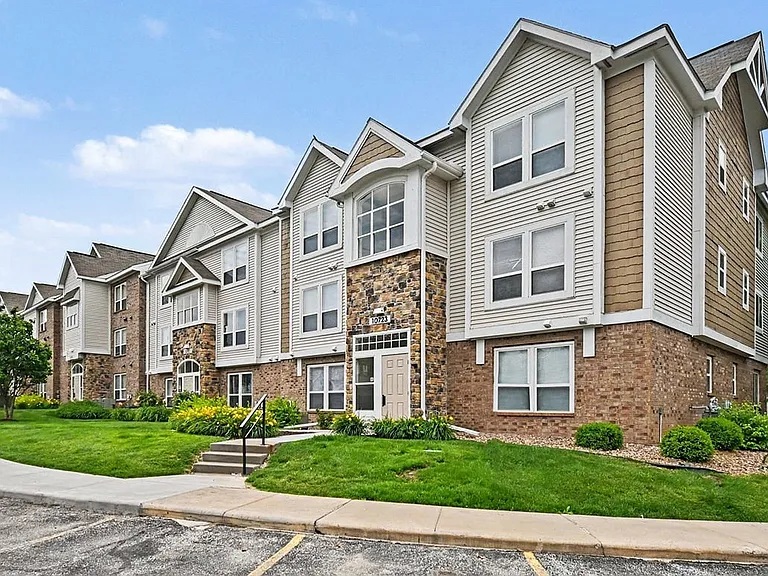 Brentwood Park Apartments — Photo 54