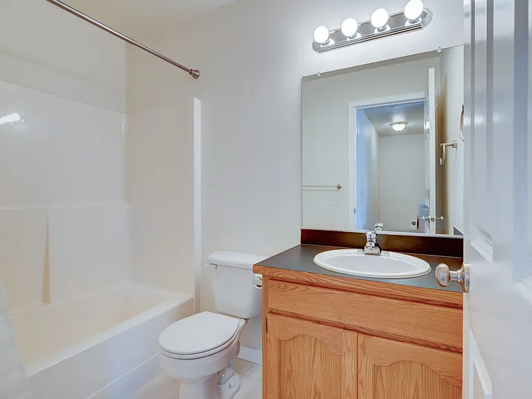 536 SW Regency Dr — Photo 19
