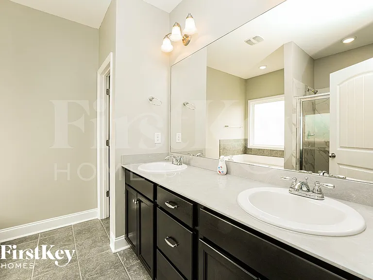 100 Orchard Ln — Photo 12