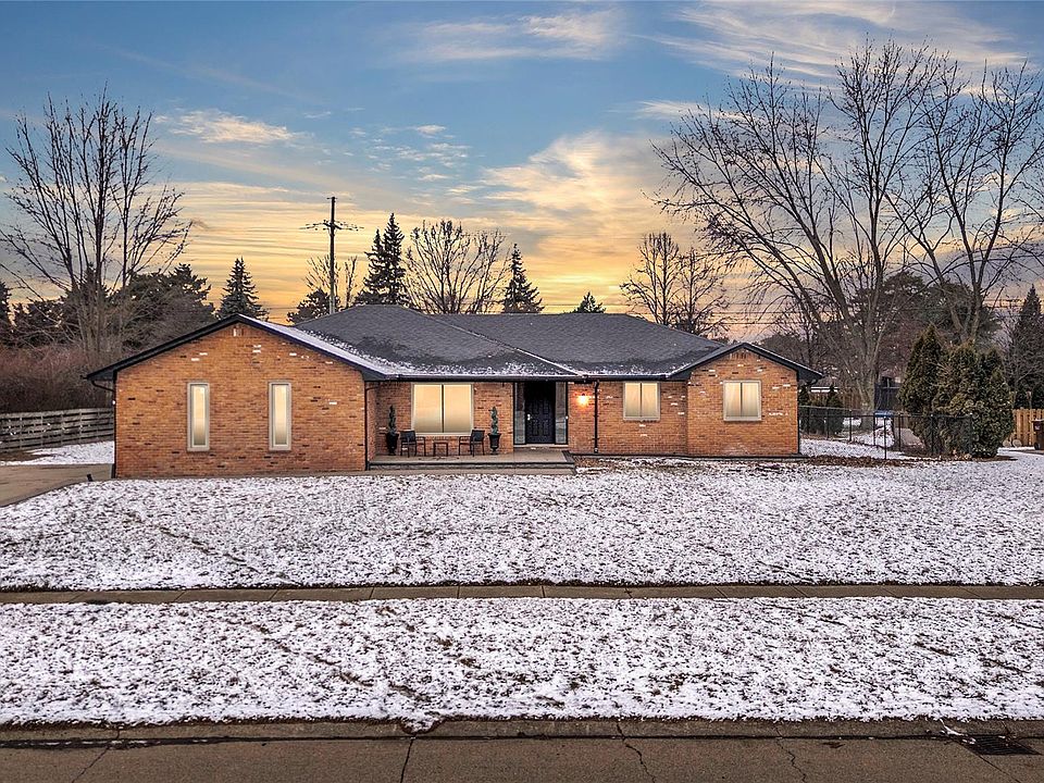 1st image of 49685 Richardson Dr