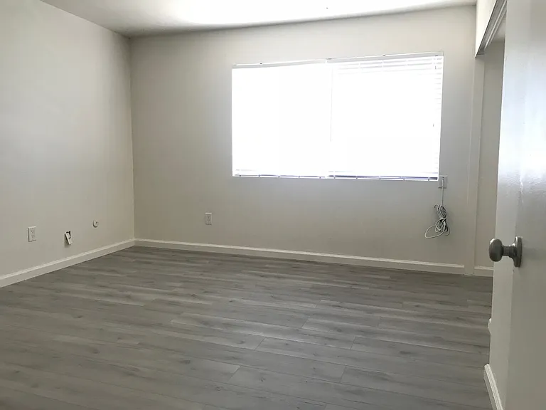 5912 Almendra Ct #B — Photo 10