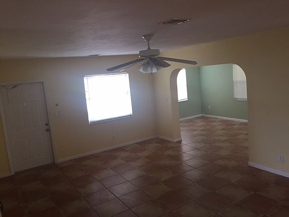 4th image of 923 McKee Ln