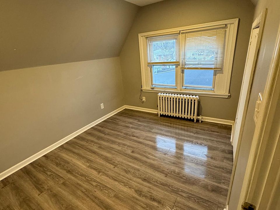 Bedroom 2 - 2nd Floor