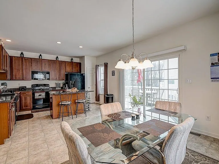 458 Jacobsen Dr #1 — Photo 7