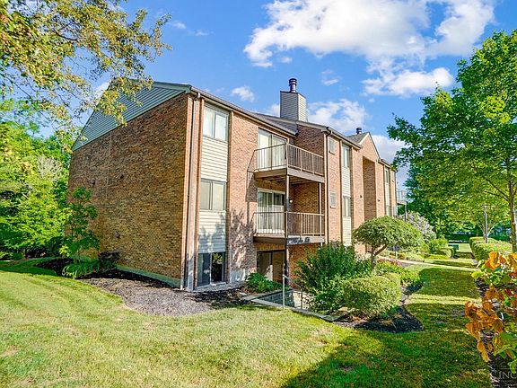 3rd image of 5975 Meadowcreek Dr #1