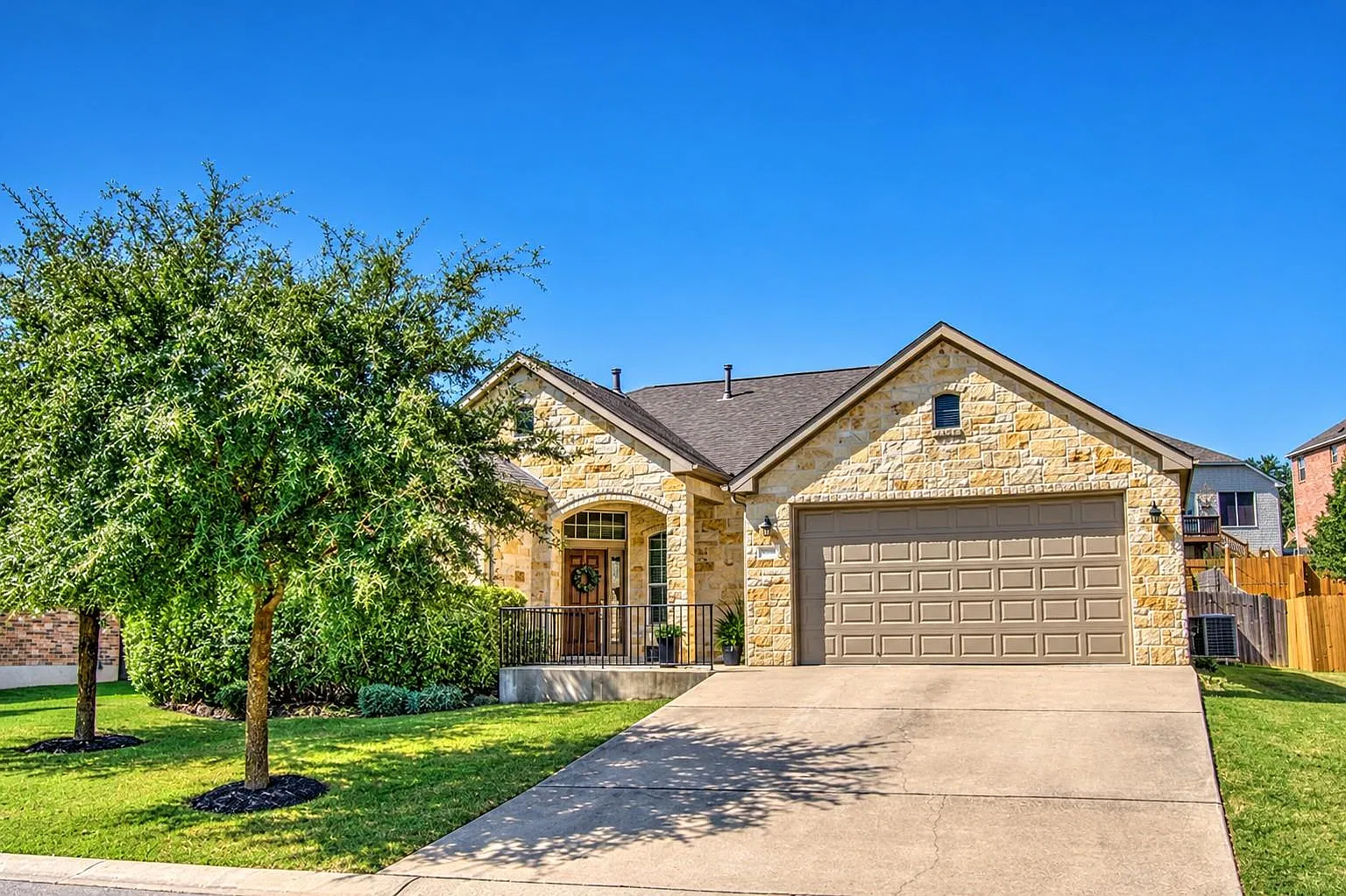 3 bed, 2.5 bath, 2777 sqft, $2,800 — Photo 1