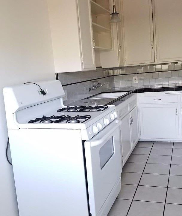 1st image of 1646 N Harvard Blvd APT 08