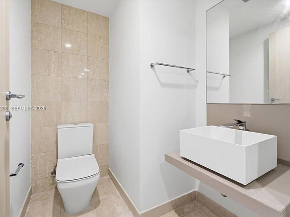 2nd image of 1000 Brickell Plz #3211