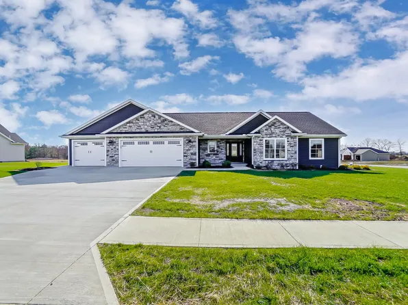 1205 Wells Dr, Wapakoneta, OH 45895