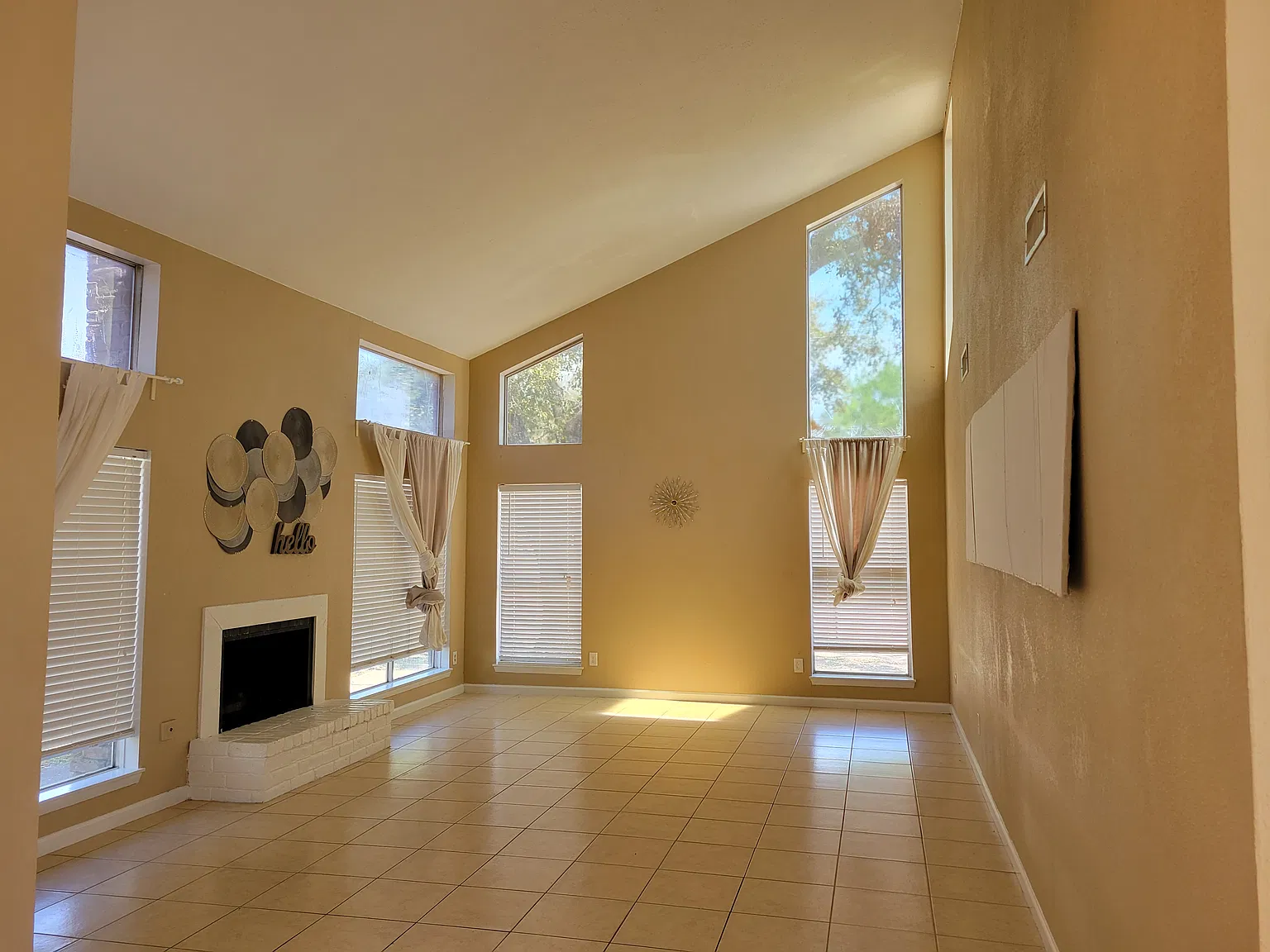 3 bed, 1826 sqft, $1,675 — Photo 2