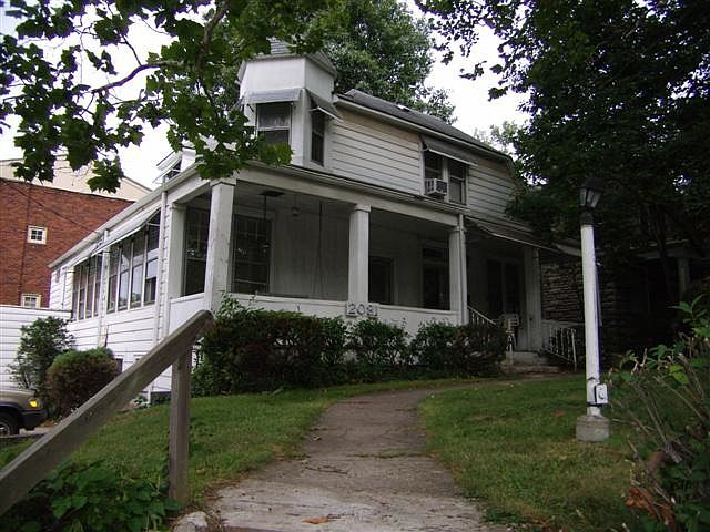 1st image of 2081-C Summit St