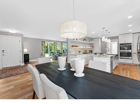 4th image of 130 Stoneyside Ln