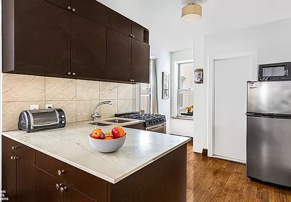 2nd image of 632 E 14th St APT 16