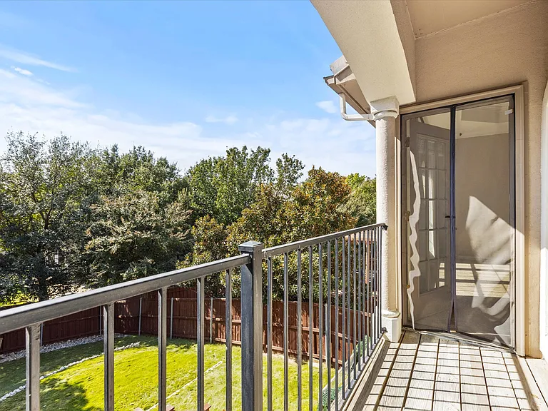 4223 Castle Rock Ct — Photo 10