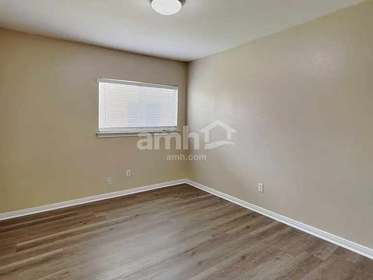 160 Bloomsbury Dr — Photo 15