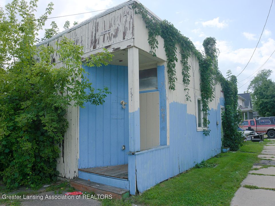 2nd image of 749 N Larch St