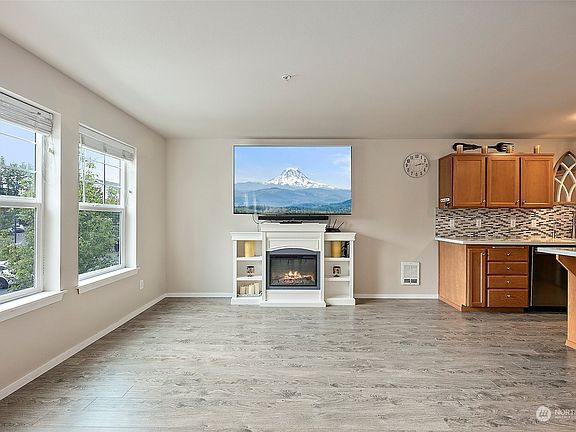 5th image of 1011 109th Street Ct E #76