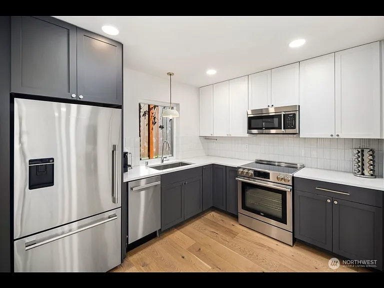 4028 5th Ave NE — Photo 15