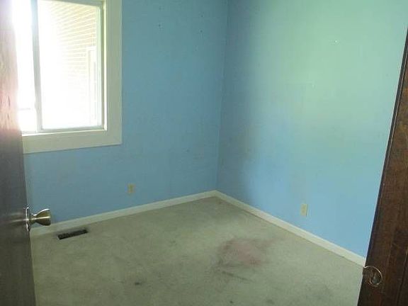 4th image of 1935 Ashwood Ln