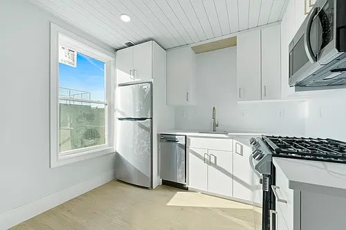 183 Maverick St #3 Photo 1