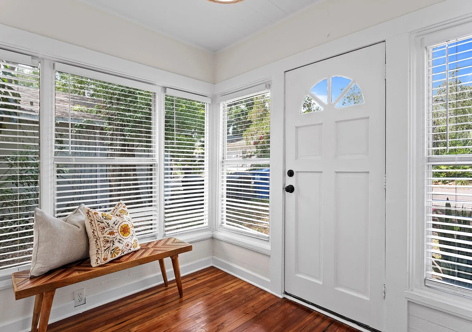 Charming Cottage For Rent In Beautiful Crescent Lake | Available August 15, 2026 | Long-Term Leas... — Photo 2