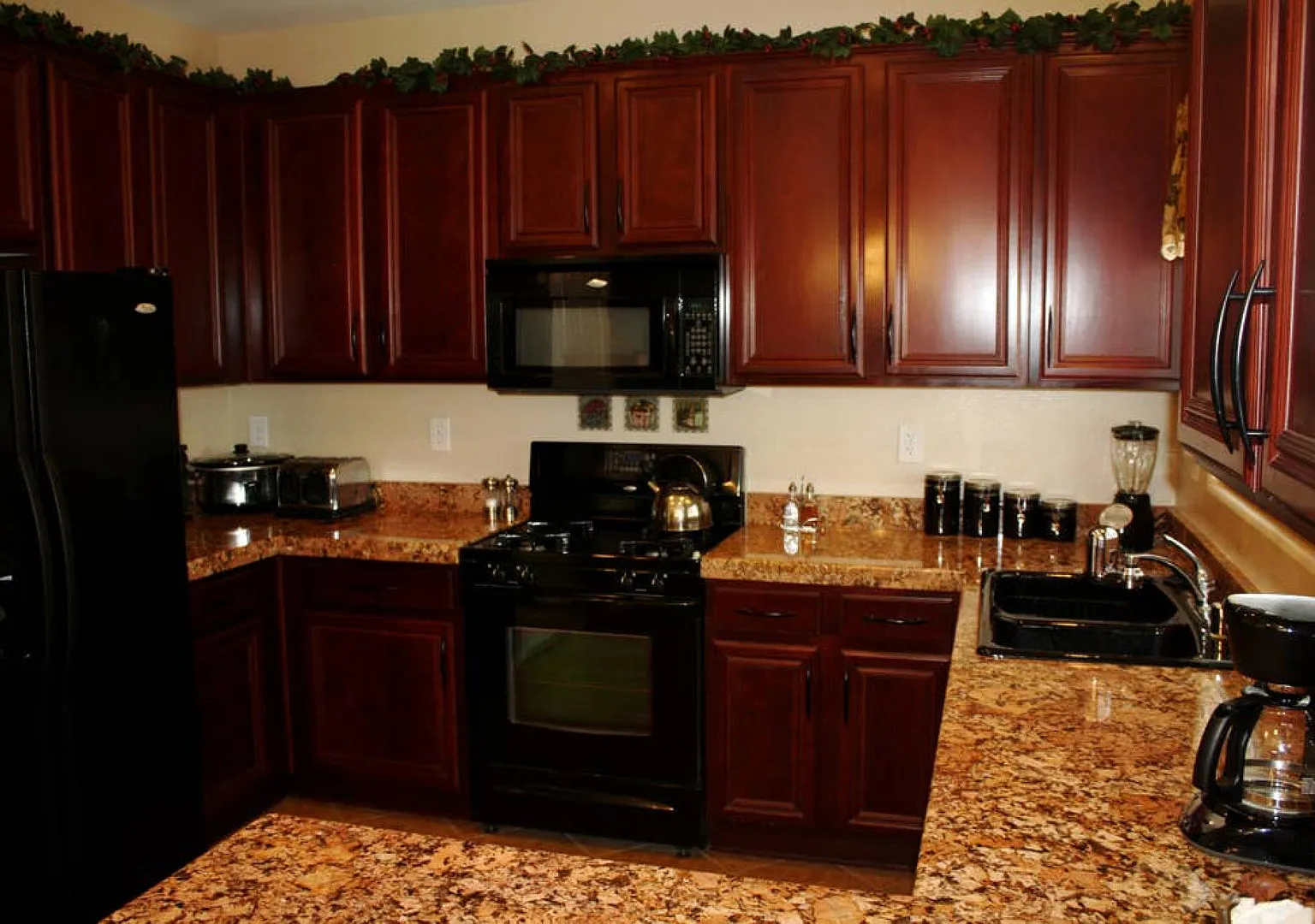 Charming 5 bedroom home w/ Spa, Game Room — Photo 3