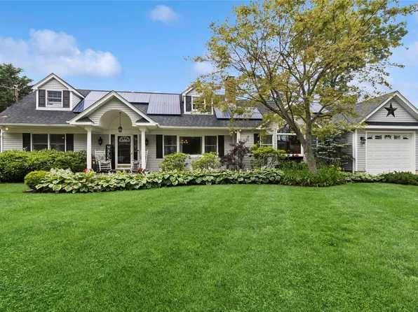 55 Tillotson Avenue, Saint James, NY 11780