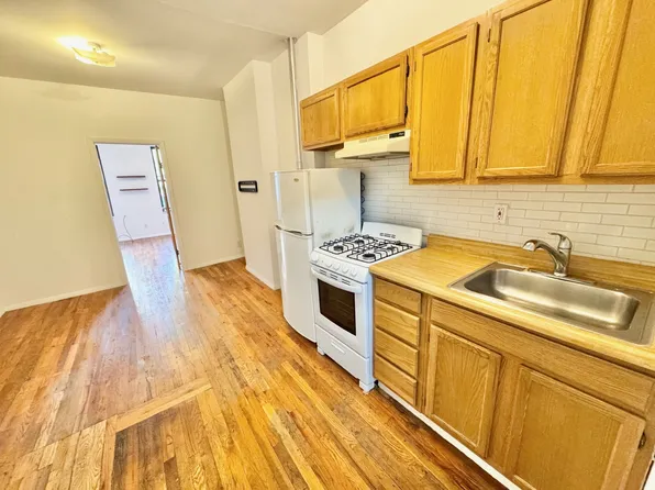 35 Carmine Street image 11 of 12