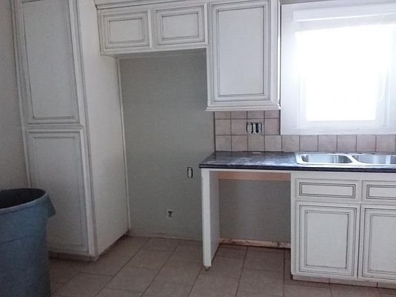 5th image of 212 W Elm St