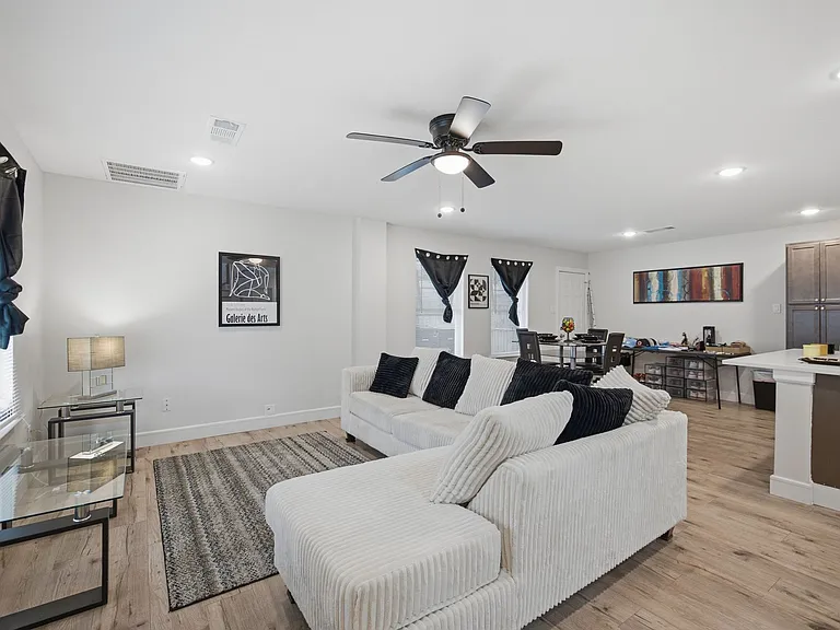 2204 Ash Crescent St #2204 — Photo 18