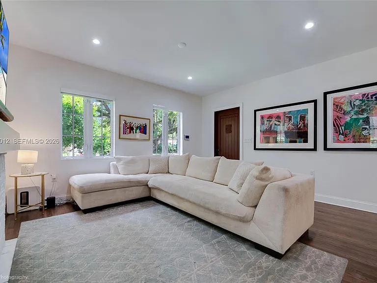 720 Minorca Ave — Photo 2