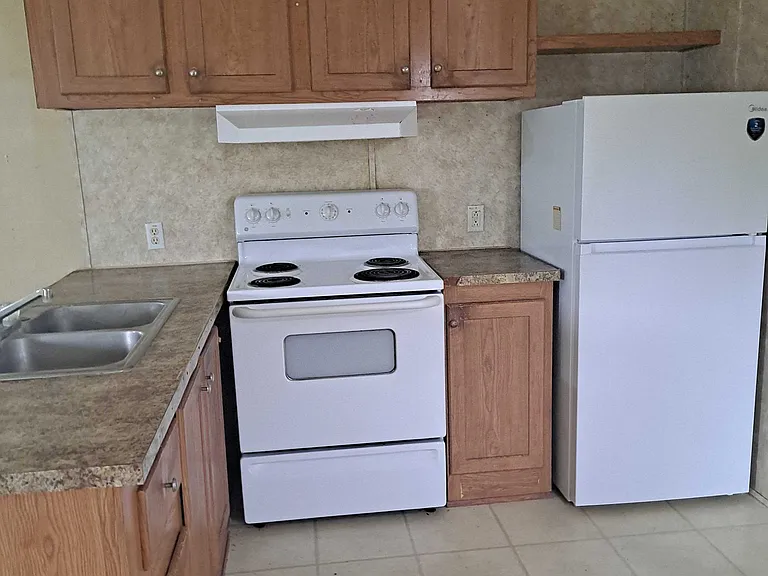 13 Ellis Ave — Photo 2