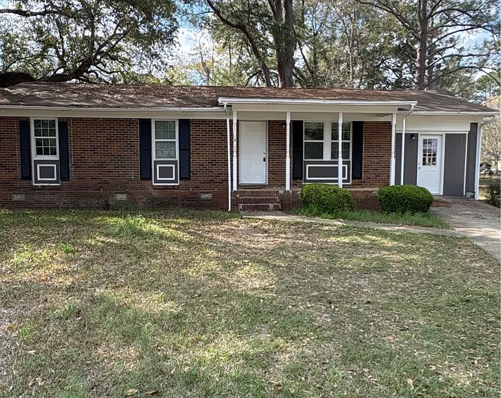 1403 Greenbrier Ct — Photo 10