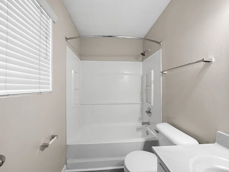Monarch Apartments — Photo 18