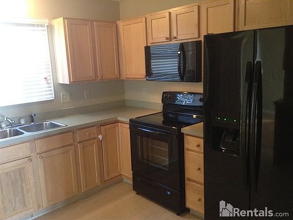 4th image of 18 Orchard Glen Dr