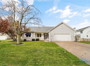 526 Woodland Dr, Rossford, OH 43460