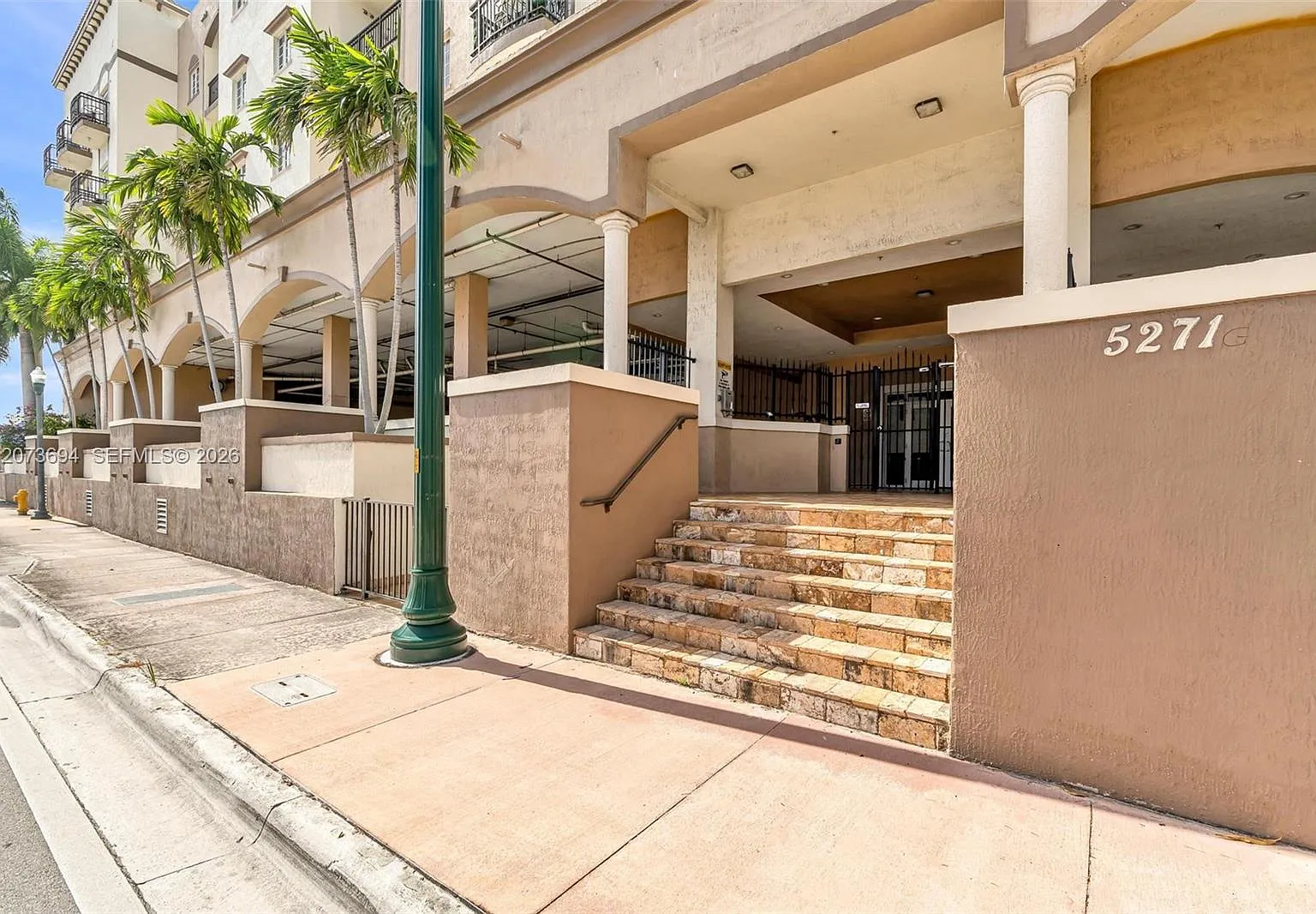2 bed, 2.0 bath, 1285 sqft, $2,600 — Photo 2