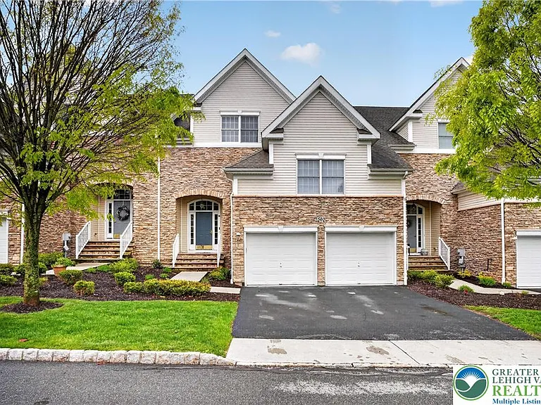 560 Quaker Ridge Ter — Photo 1