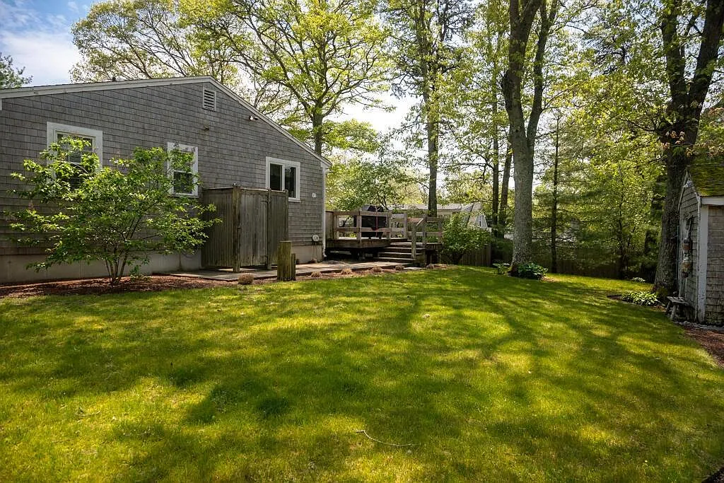 112 Sisson Rd — Photo 2