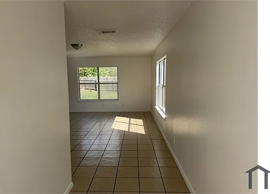 6835 Evercrest Ln — Photo 5