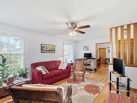 4th image of 506 2nd St SE