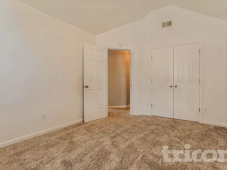 535 Concord Ter — Photo 4