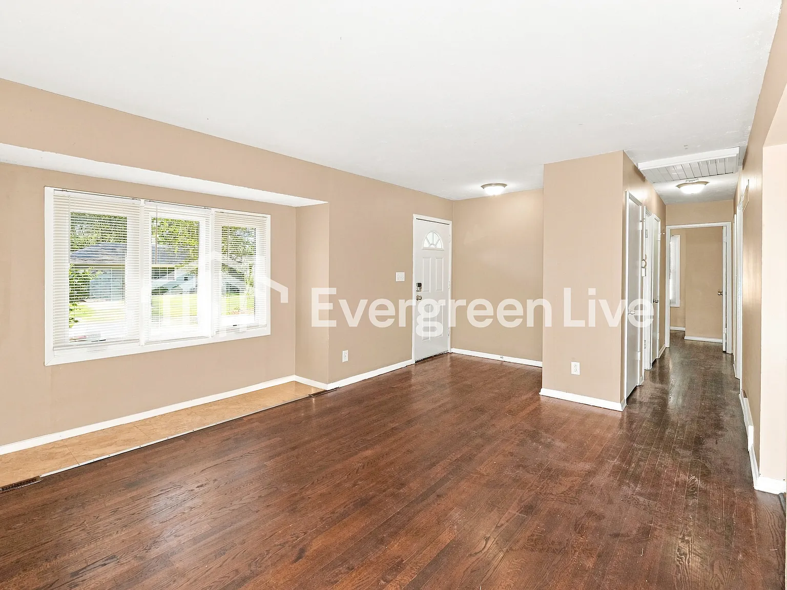 3 bed, 1.0 bath, 960 sqft, $1,545 — Photo 3