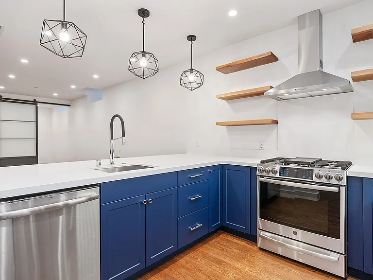 547 Union St — Photo 18