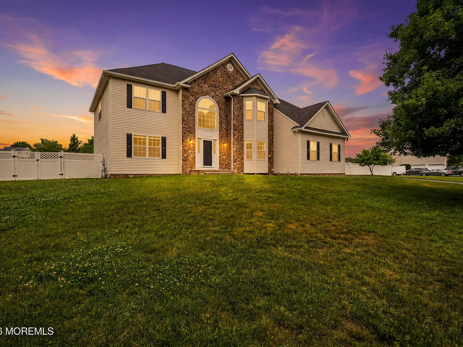 4 bed, 3.5 bath, 3327 sqft, $4,900 — Photo 1