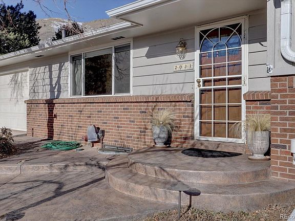 3rd image of 2031 Crestvue Cir